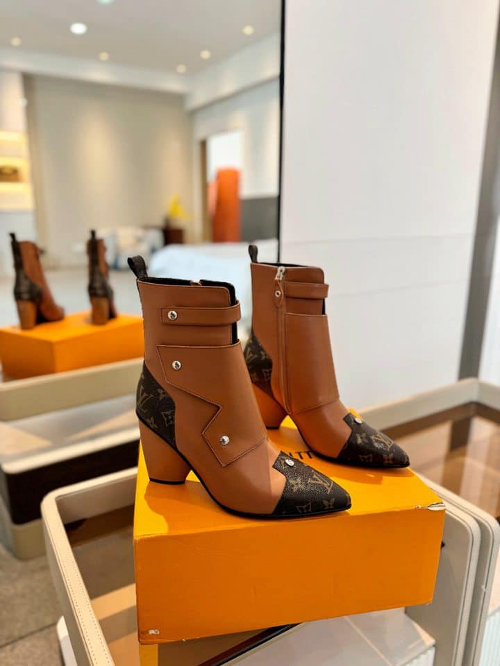 LOUIS VUITTON TRINITY BOOT MONOGRAM AND BROWN - Image 5