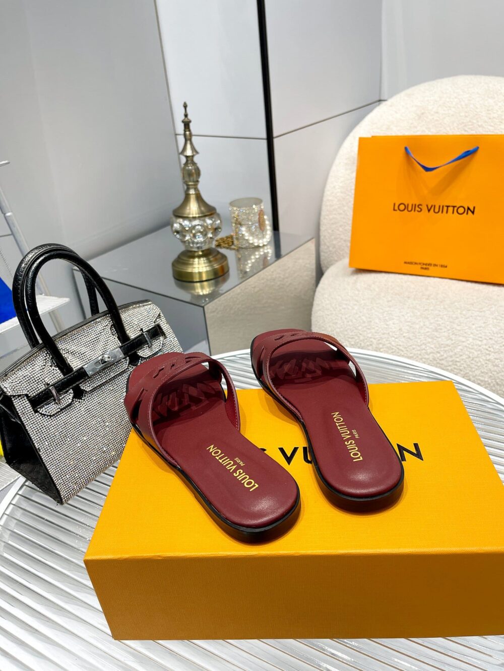 LOUIS VUITTON LV ISOLA FLAT MULE RED 1ABP2W - Image 2