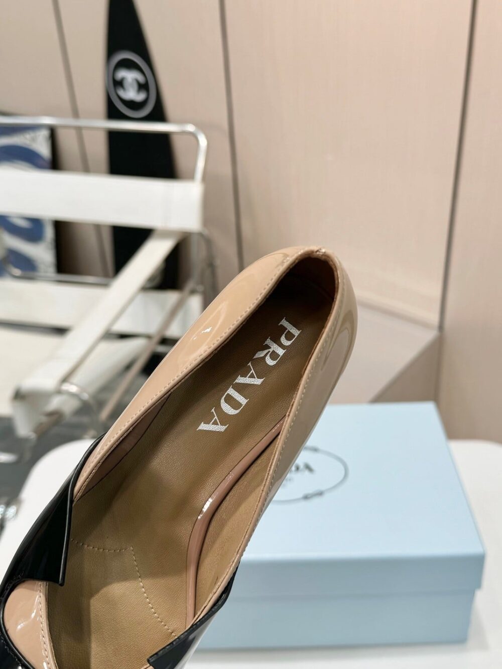 PRADA TWO TONE TOE KITTEN HEELS IN BLACK AND BEIGE - Image 7