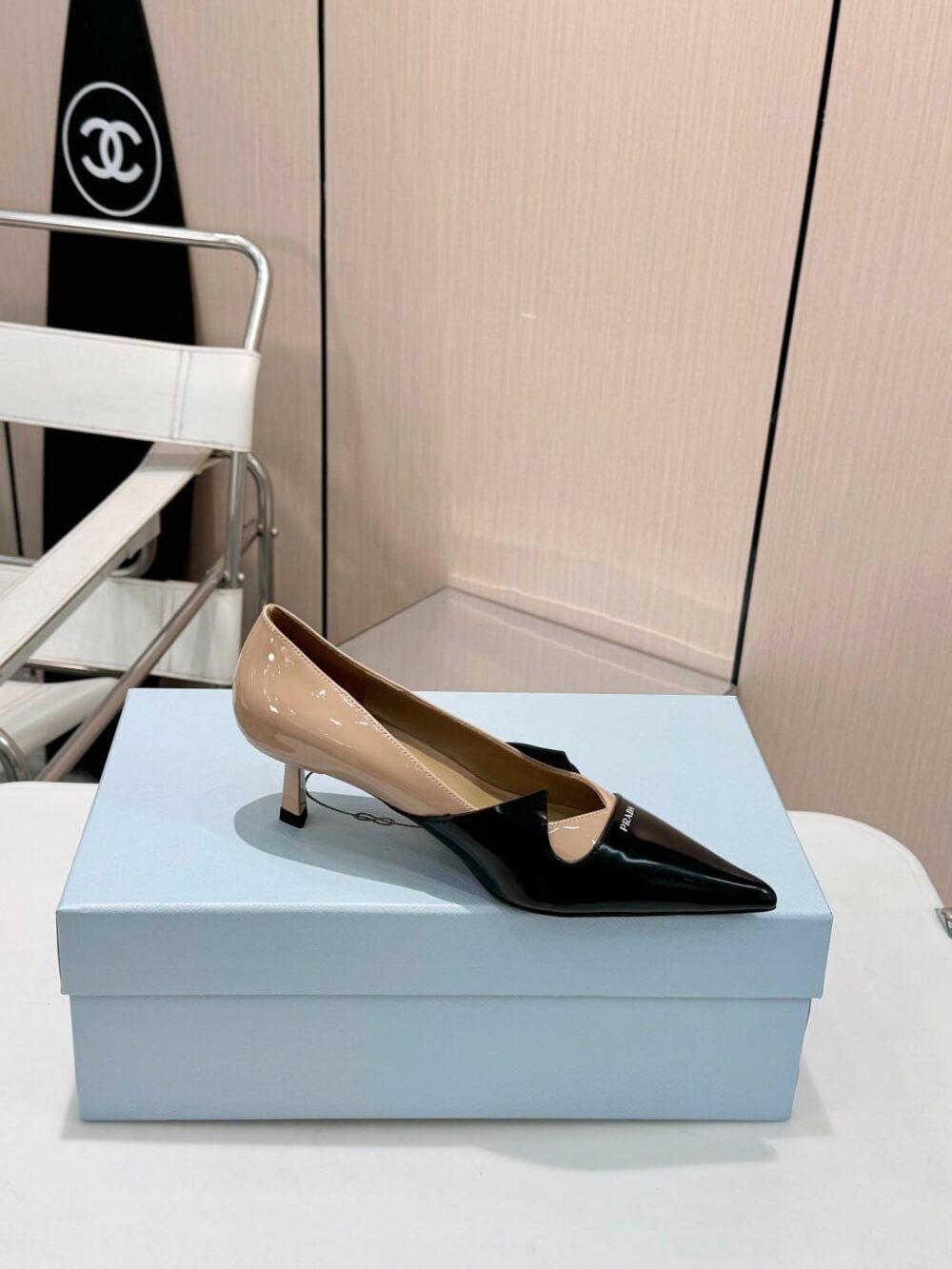 PRADA TWO TONE TOE KITTEN HEELS IN BLACK AND BEIGE - Image 5