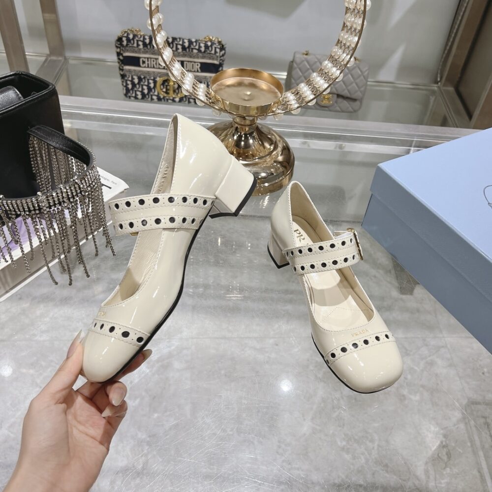 PRADA PATENT LEATHER MARY JANE PUMPS WHITE - Image 3