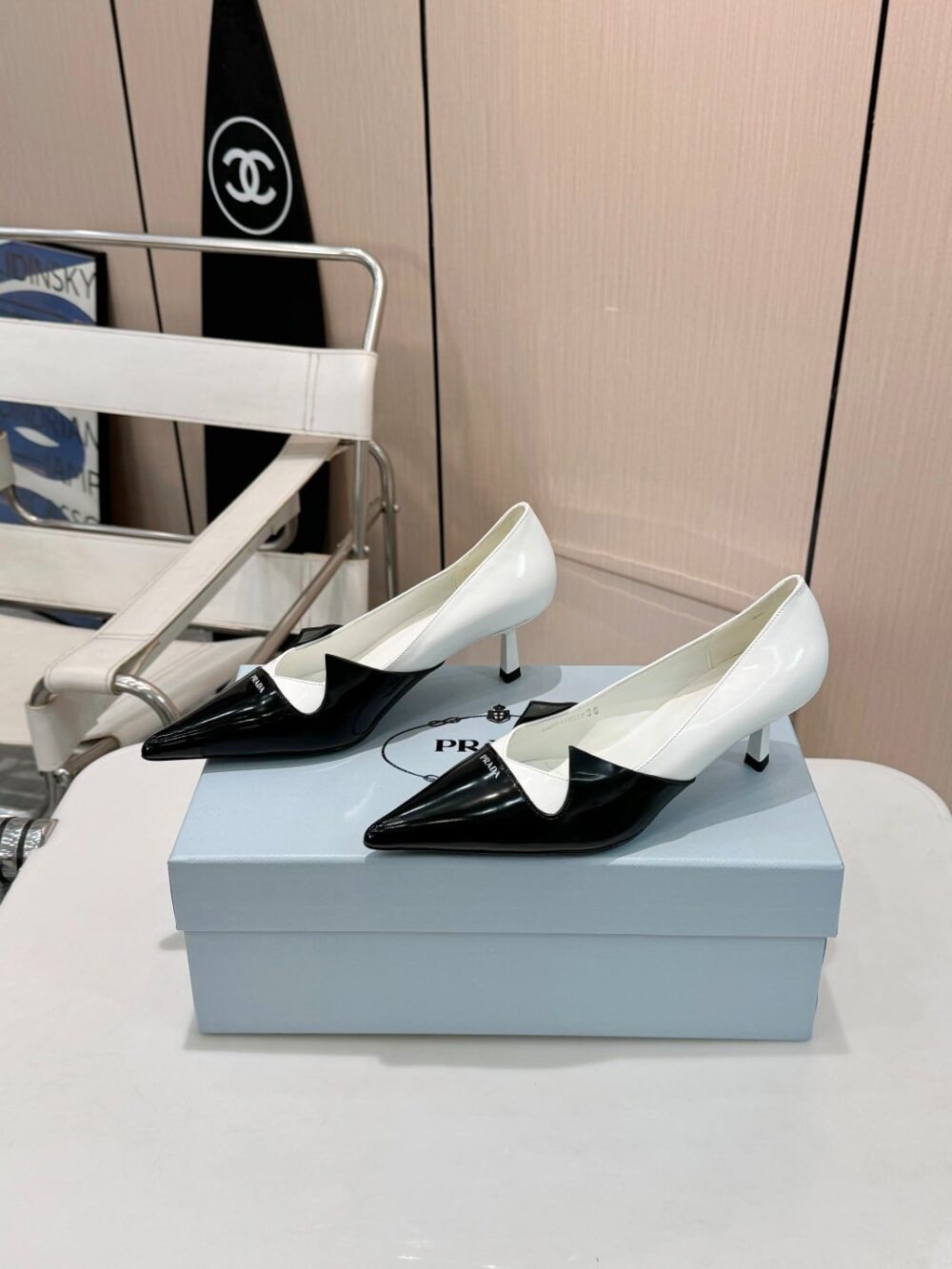 PRADA TWO TONE TOE KITTEN HEELS IN BLACK AND WHITE - Image 5