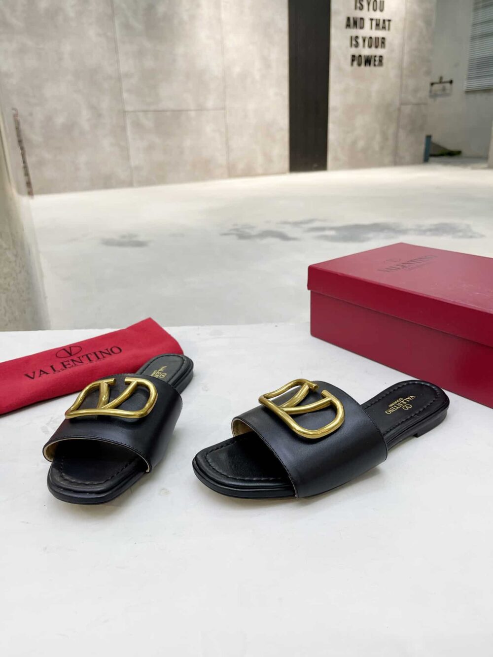 VALENTINO GARAVANI VLOGO SIGNATURE SLIDE SANDAL BLACK - Image 4