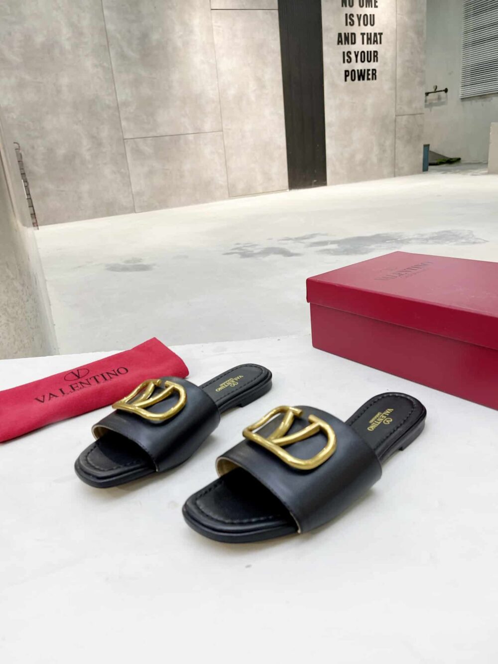 VALENTINO GARAVANI VLOGO SIGNATURE SLIDE SANDAL BLACK - Image 6