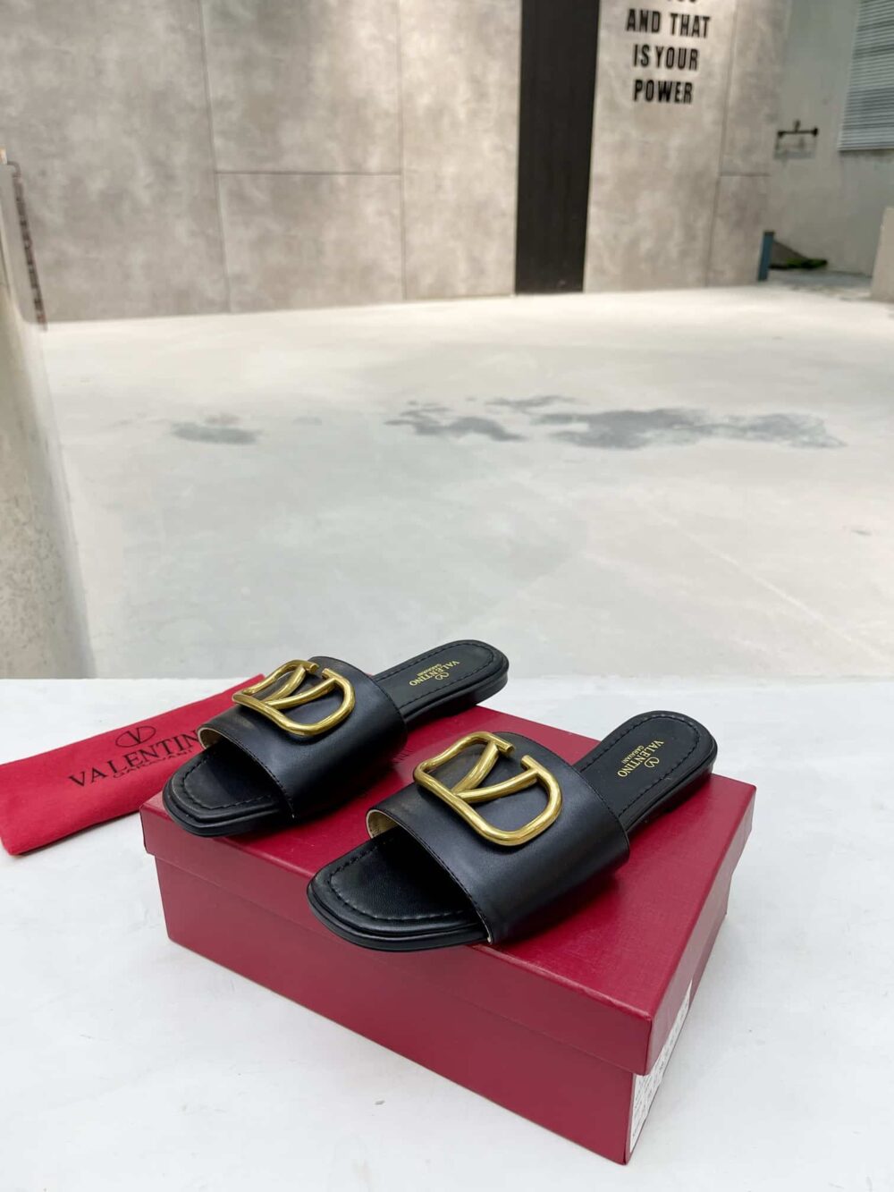 VALENTINO GARAVANI VLOGO SIGNATURE SLIDE SANDAL BLACK - Image 7