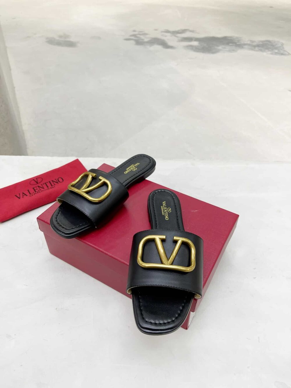 VALENTINO GARAVANI VLOGO SIGNATURE SLIDE SANDAL BLACK - Image 8