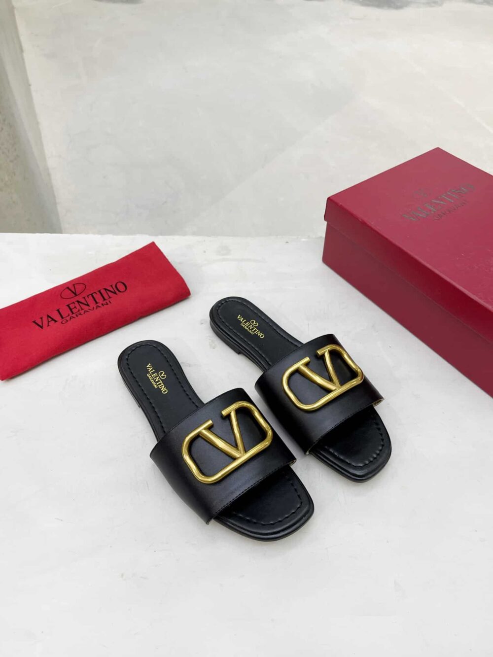 VALENTINO GARAVANI VLOGO SIGNATURE SLIDE SANDAL BLACK - Image 9