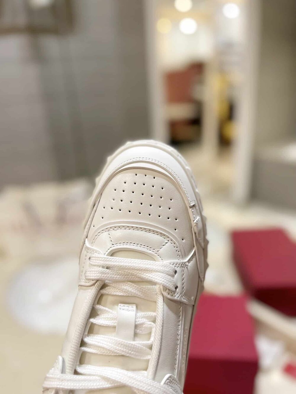 VALENTINO GARAVANI FREEDOTS LOW TOP SNEAKER IN LEATHER WHITE 4Y2S0H43RDG 0BO - Image 5