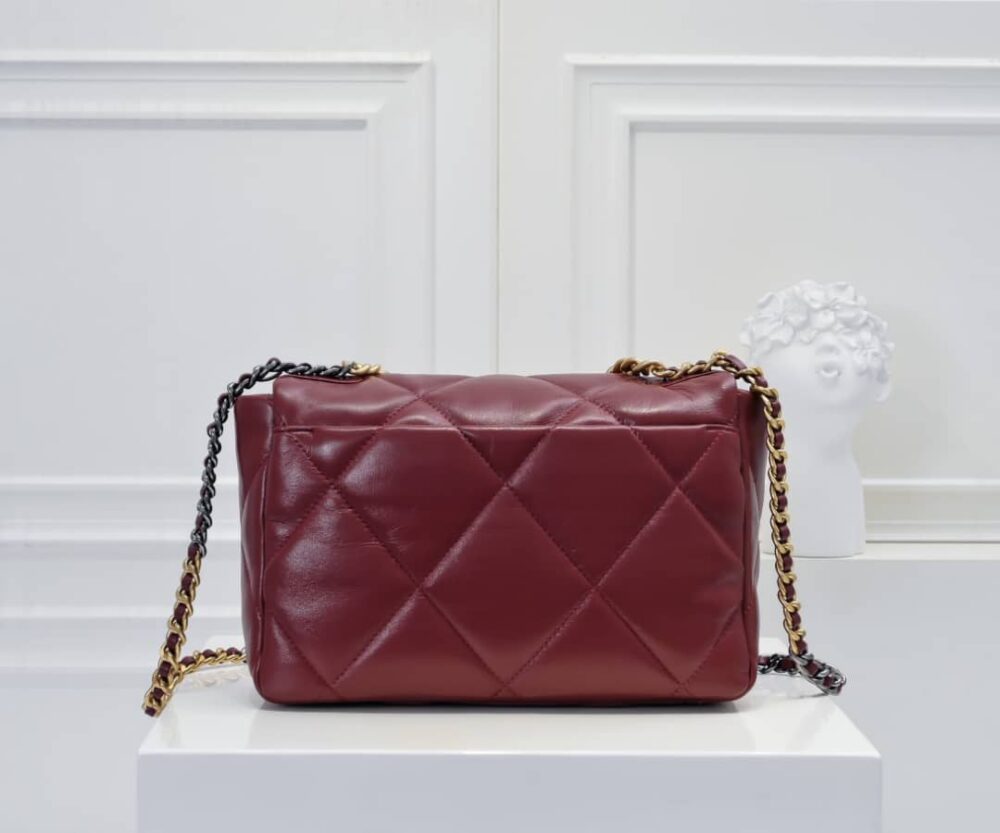 CHANEL 19 FLAP BAG SHINY CRUMPLED LEATHER BURGUNDY 22CM - Image 3