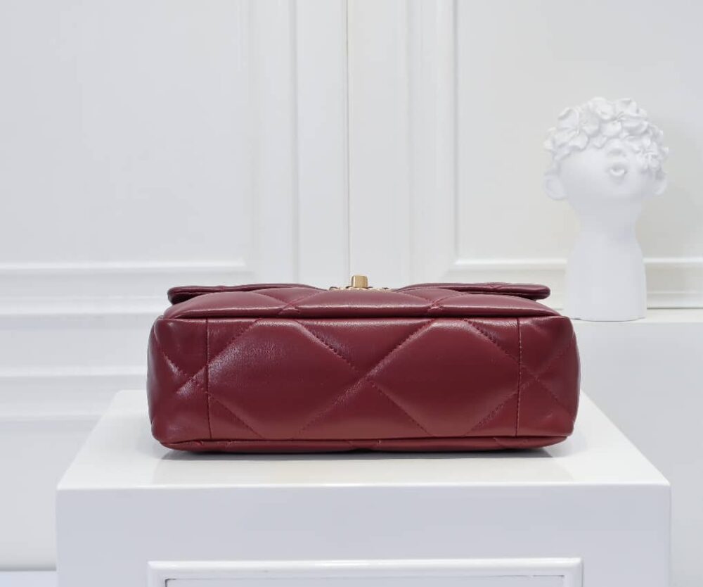 CHANEL 19 FLAP BAG SHINY CRUMPLED LEATHER BURGUNDY 22CM - Image 4