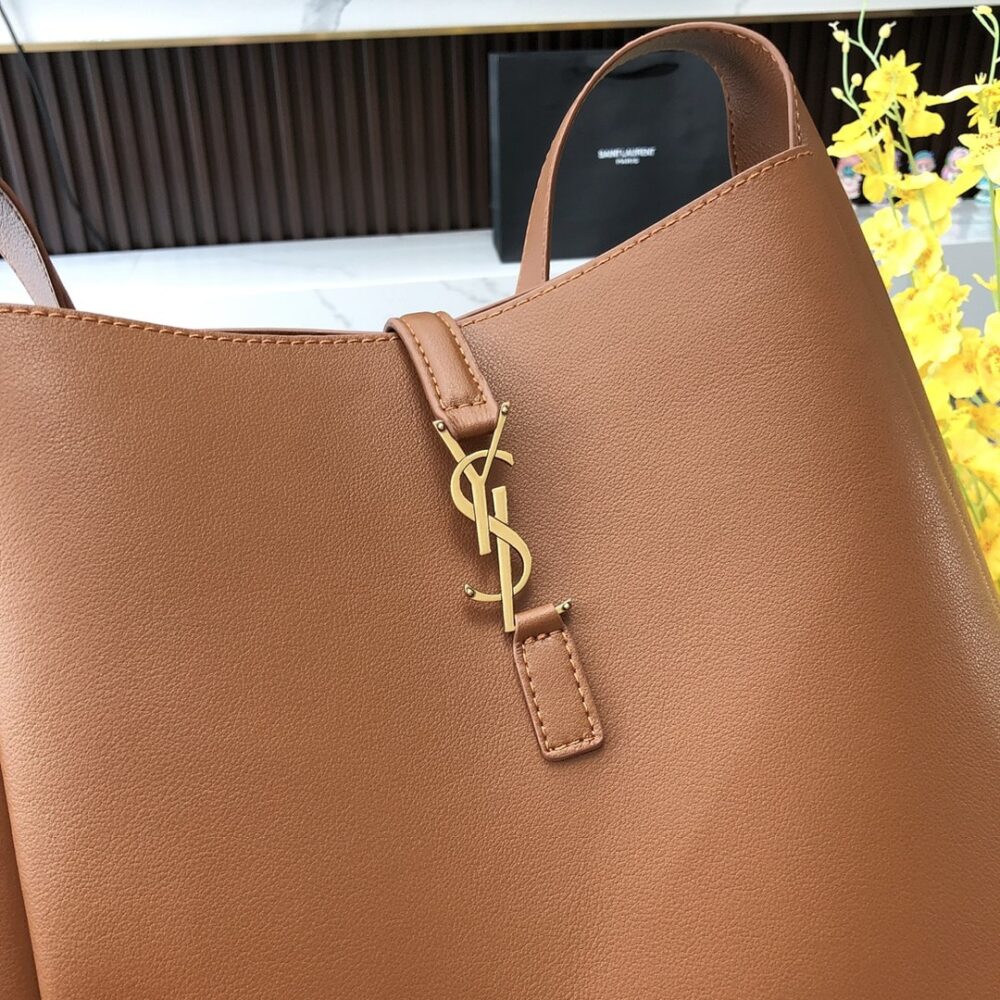 SAINT LAURENT LE 5 À 7 SUPPLE LARGE IN GRAINED LEATHER BROWN 31CM 713938AAAUQ2536 - Image 2