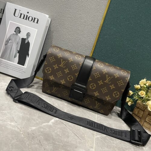 Alternative view of Louis Vuitton S Cape Messenger Monogram Brown 28Cm