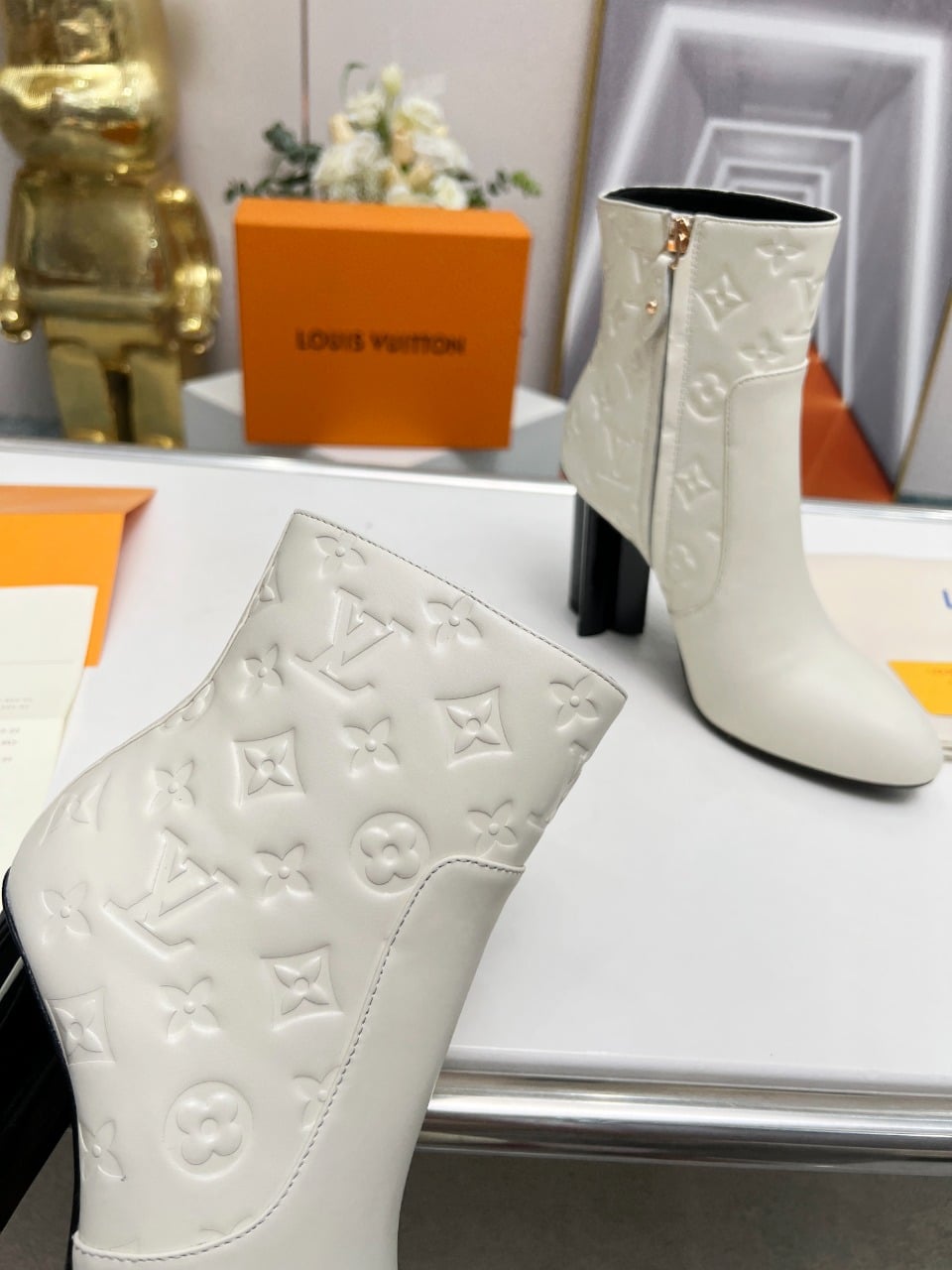 LOUIS VUITTON SILHOUETTE ANKLE BOOT WHITE - Image 2