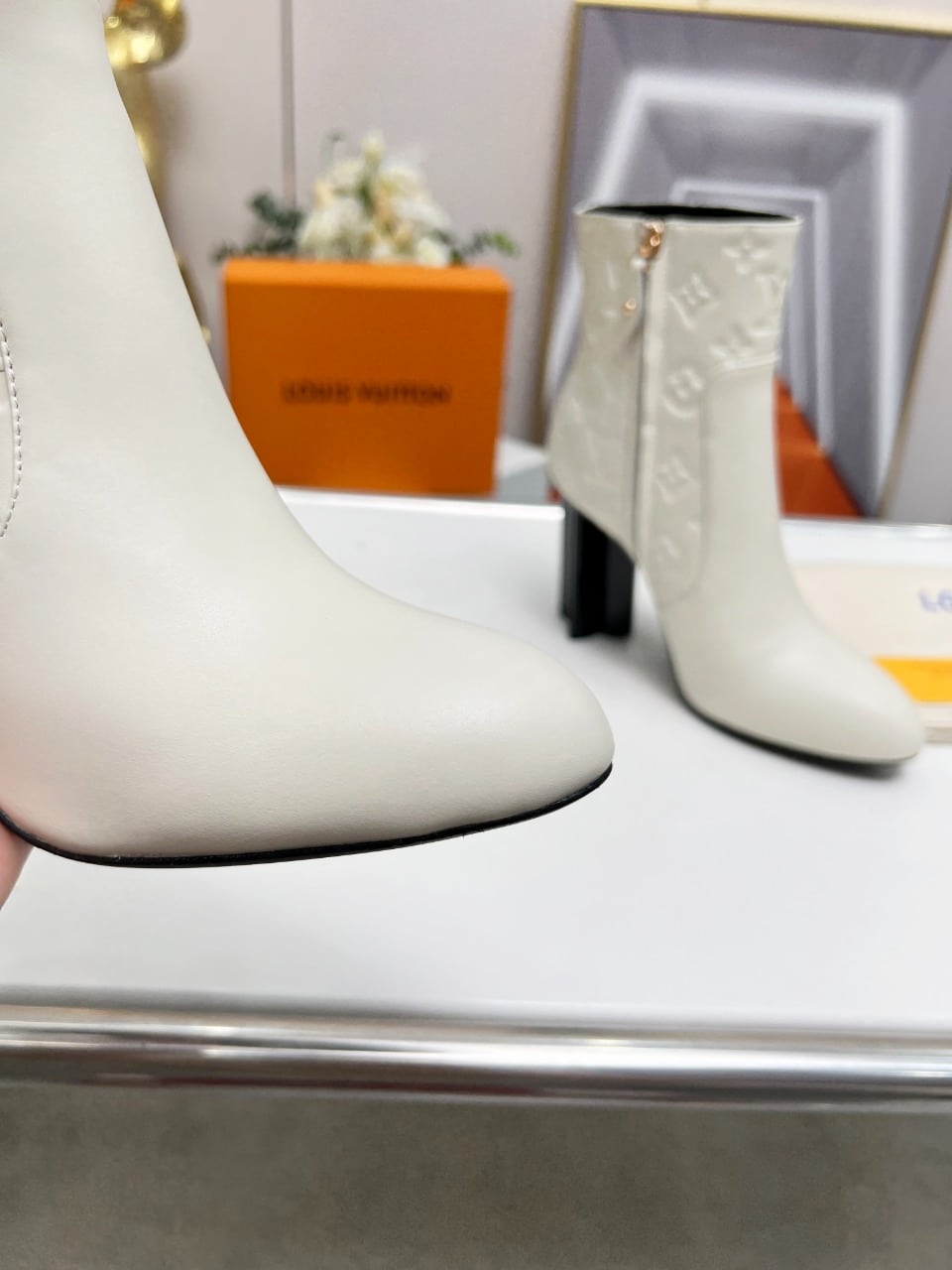 LOUIS VUITTON SILHOUETTE ANKLE BOOT WHITE - Image 3
