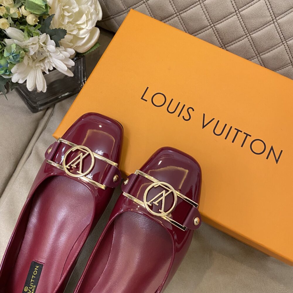 LOUIS VUITTON SIGNATURE LV LOGO SHINY WINE RED BALLERINA - Image 4