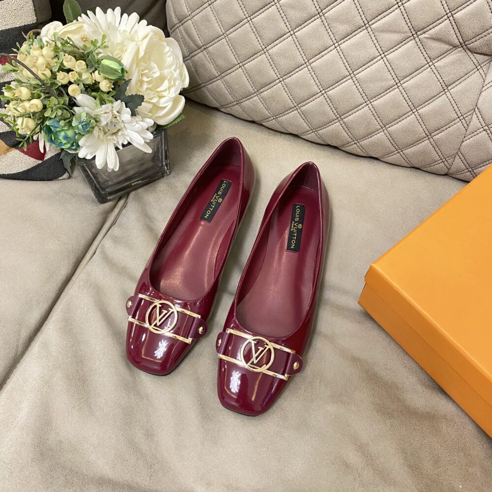 LOUIS VUITTON SIGNATURE LV LOGO SHINY WINE RED BALLERINA - Image 3