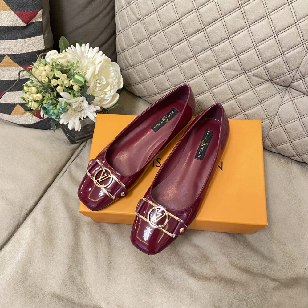 LOUIS VUITTON SIGNATURE LV LOGO SHINY WINE RED BALLERINA - Image 2