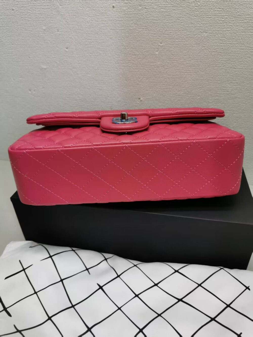 CHANEL CLASSIC MEDIUM FLAP BAG WITH SILVER HARDWARE DARK PINK 25CM - Image 4