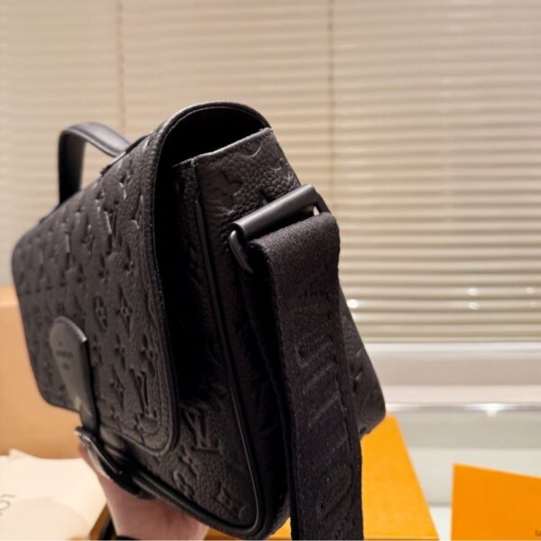 LOUIS VUITTON MESSENGER CROSSBODY BAG MONOGRAM BLACK 29CM - Image 6