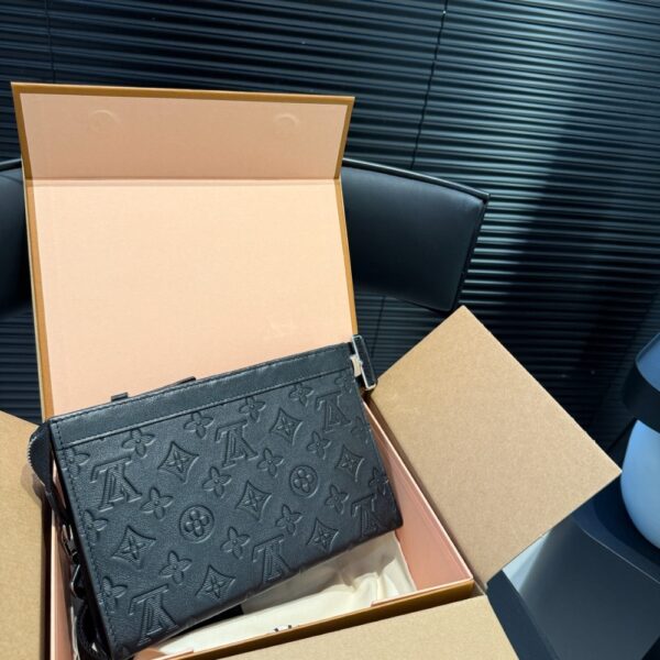 LOUIS VUITTON GASTON WEARABLE WALLET MONOGRAM SHADOW BLACK 22CM M81115 - Image 4
