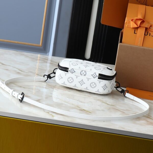 LOUIS VUITTON ALPHA WEARABLE WALLET MONOGRAM SHADOW WHITE AND NAVY 18CM M83383 - Image 5