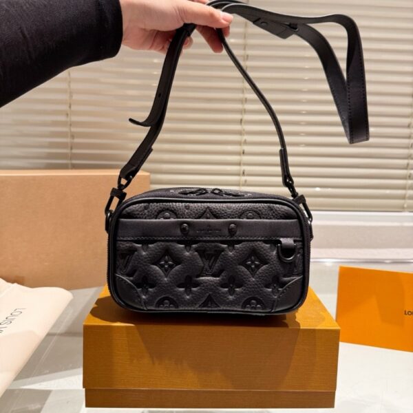 LOUIS VUITTON ALPHA WEARABLE WALLET MONOGRAM SHADOW BLACK 19CM M82544 - Image 2