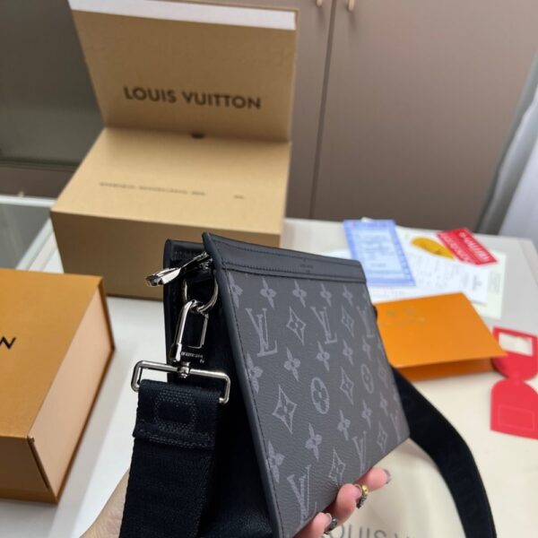 LOUIS VUITTON GASTON WEARABLE WALLET MONOGRAM ECLIPSE BLACK 21CM M81124 - Image 4