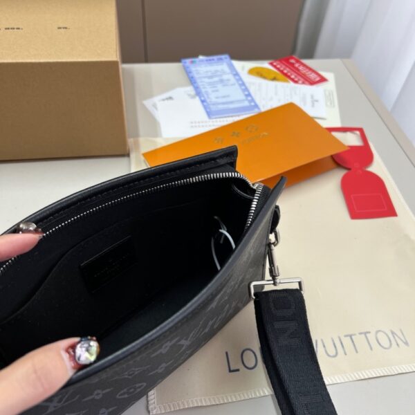 LOUIS VUITTON GASTON WEARABLE WALLET MONOGRAM ECLIPSE BLACK 21CM M81124 - Image 5