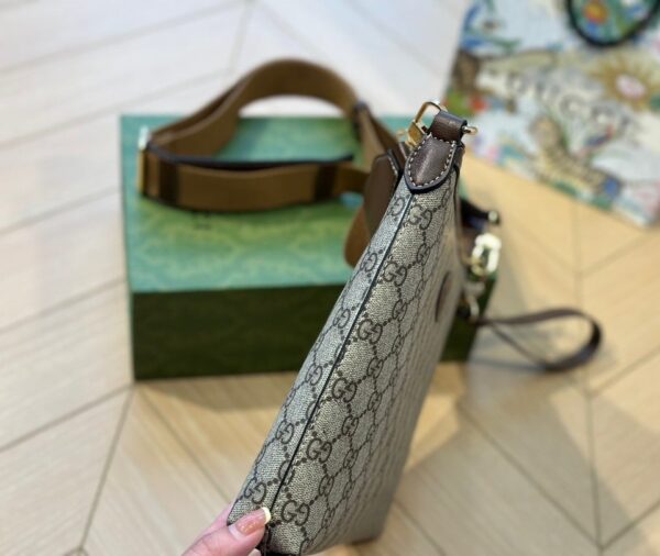 GUCCI MESSENGER BAG WITH INTERLOCKING G BEIGE 29CM ‎760021 92THG 8563 - Image 4