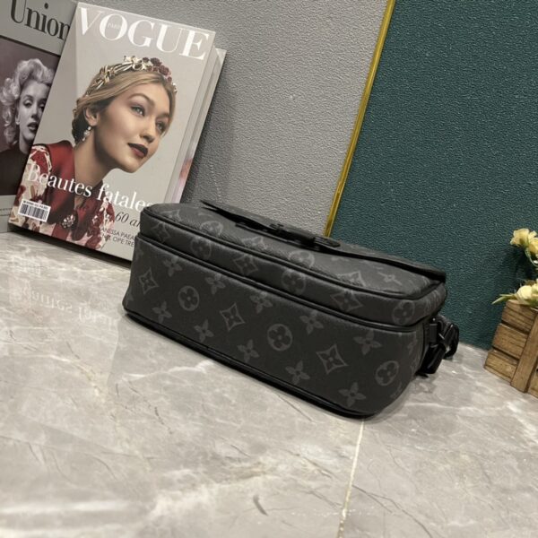LOUIS VUITTON S LOCK MESSENGER GRAY MONOGRAM 22CM - Image 7