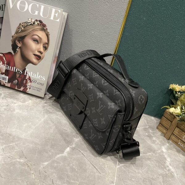 LOUIS VUITTON S LOCK MESSENGER GRAY MONOGRAM 22CM - Image 9