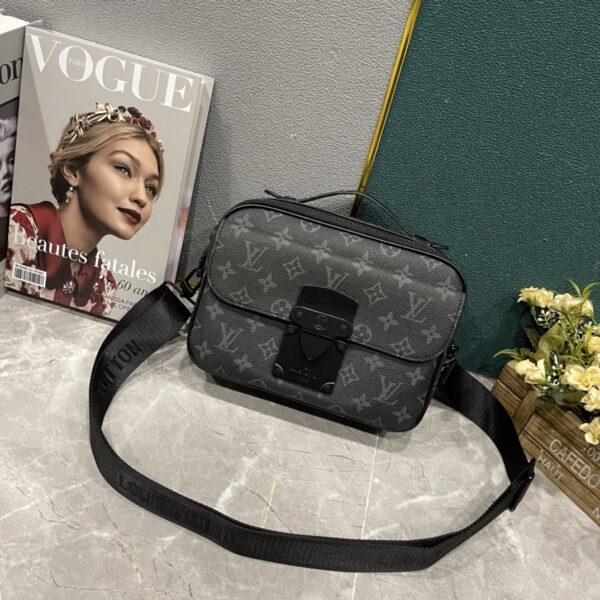 LOUIS VUITTON S LOCK MESSENGER GRAY MONOGRAM 22CM - Image 10