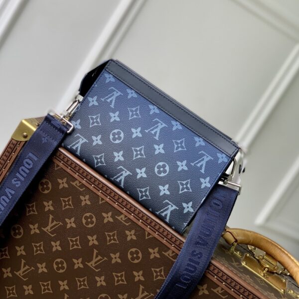 LOUIS VUITTON GASTON WEARABLE WALLET MONOGRAM GRADIENT NAVY BLUE 18CM M11544 - Image 3