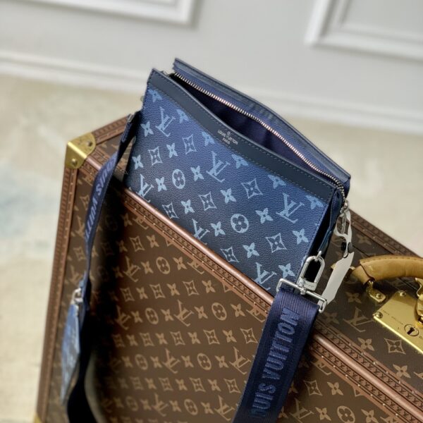 LOUIS VUITTON GASTON WEARABLE WALLET MONOGRAM GRADIENT NAVY BLUE 18CM M11544 - Image 5