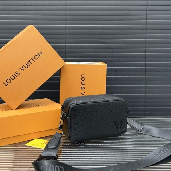 LOUIS VUITTON ALPHA WEARABLE WALLET LV AEROGRAM BLACK 19CM M59161 - Image 2