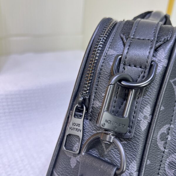 LOUIS VUITTON QUEST MESSENGER BLACK 18CM - Image 4