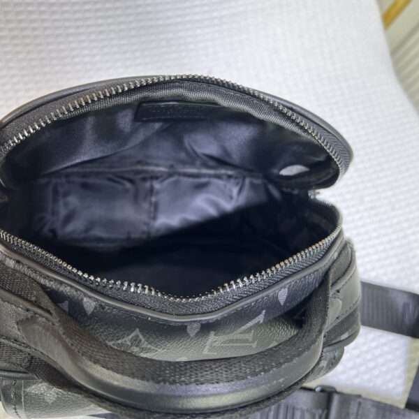 LOUIS VUITTON QUEST MESSENGER BLACK 18CM - Image 8