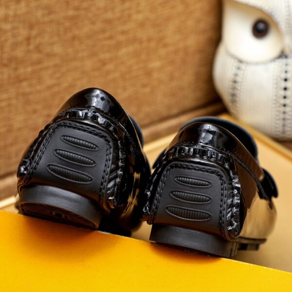 LOUIS VUITTON LOAFER ALLIGATOR POLISH LEATHER WITH LV LOGO IN BLACK - Image 6