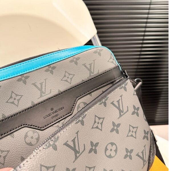 LOUIS VUITTON TRIO MESSENGER TURQUOISE 25CM M69443 - Image 3
