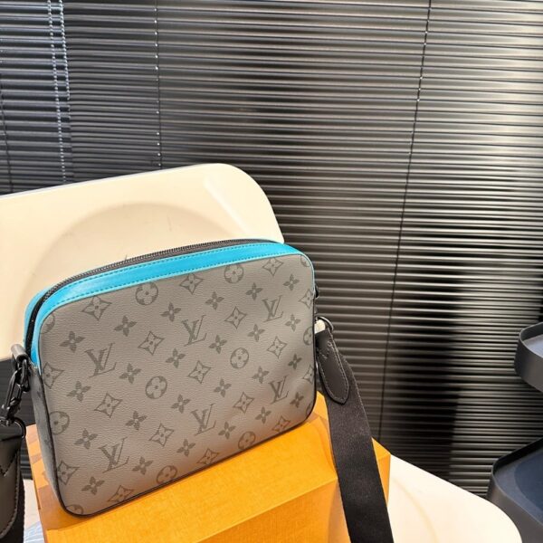 LOUIS VUITTON TRIO MESSENGER TURQUOISE 25CM M69443 - Image 5