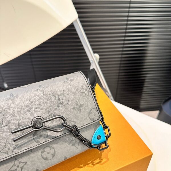 LOUIS VUITTON STEAMER WEARABLE WALLET TURQUOISE 17CM M11496 - Image 6