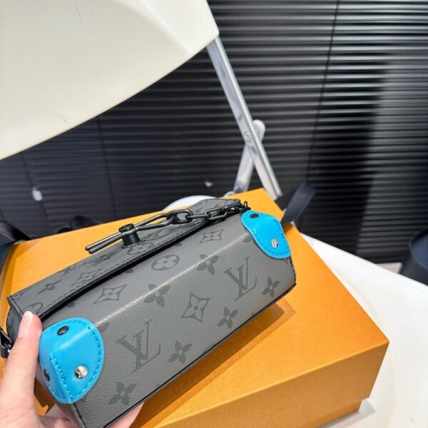 LOUIS VUITTON STEAMER WEARABLE WALLET TURQUOISE 17CM M11496 - Image 7