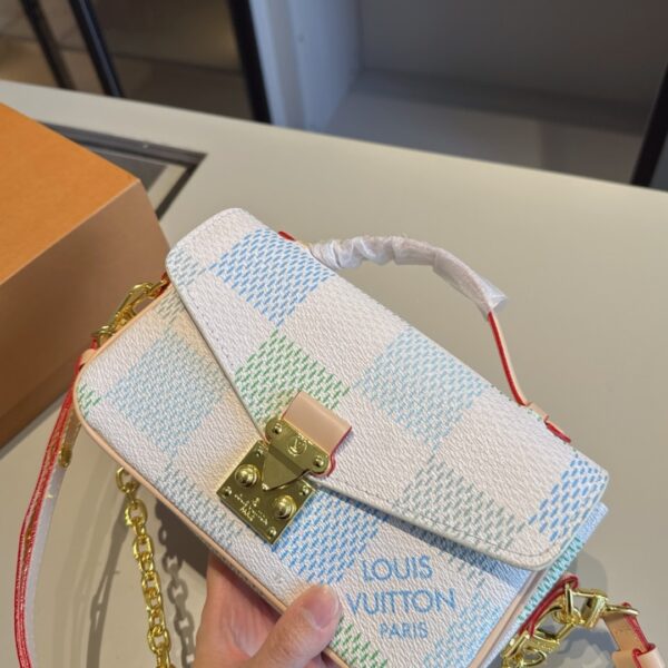 LOUIS VUITTON POCHETTE MÉTIS EAST WEST DAMIER LIGHT BLUE 21CM N40749 - Image 3