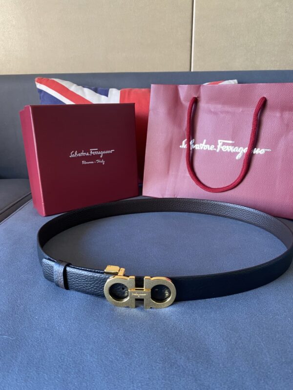 SALVATORE FERRAGAMO GANCINI BLACK LEATHER BELT WITH GOLD METAL BUCKLE 2.5CM - Image 2