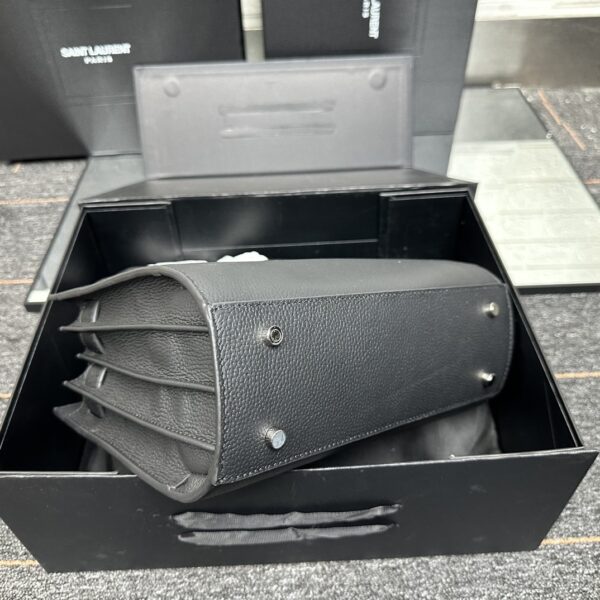 SAINT LAURENT SAC DE JOUR BABY IN GRAINED LEATHER BLACK 26CM - Image 4