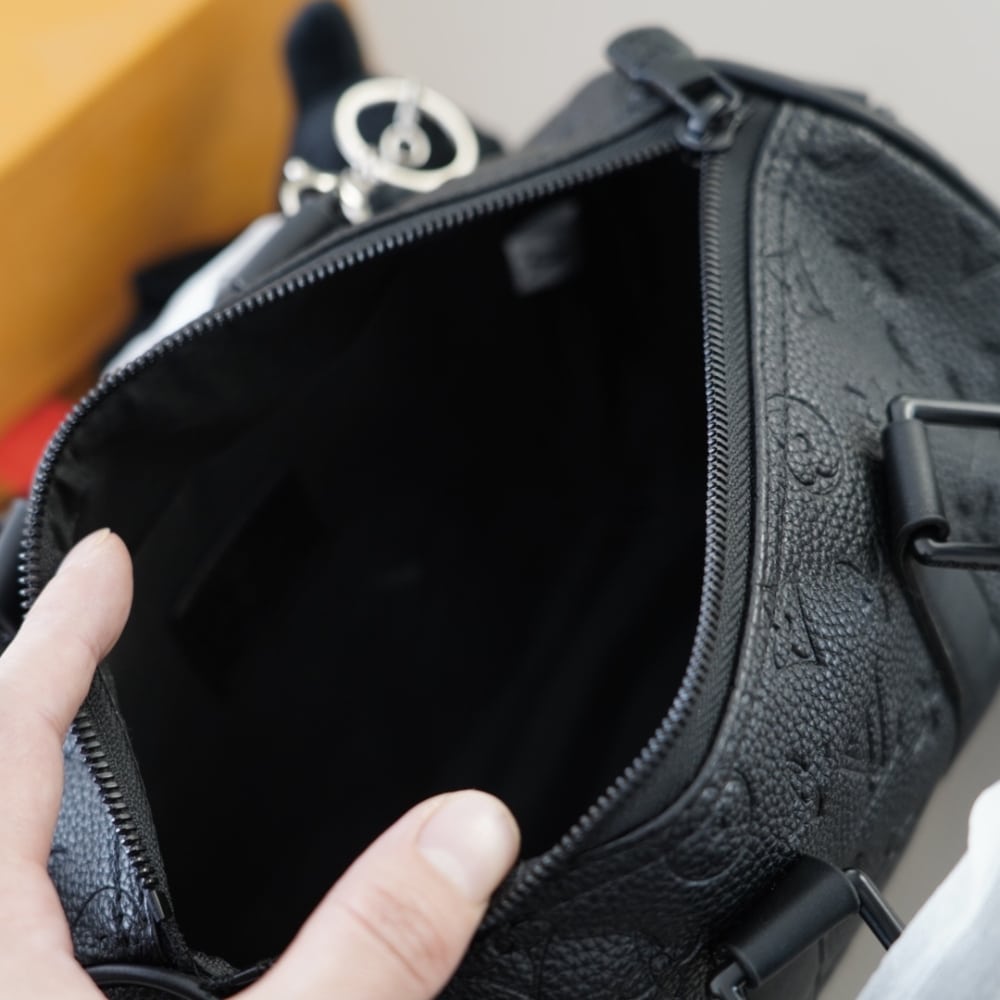 LOUIS VUITTON KEEPALL BANDOULIÈRE 25 MONOGRAM TAURILLON BLACK 24CM M20900 - Image 5