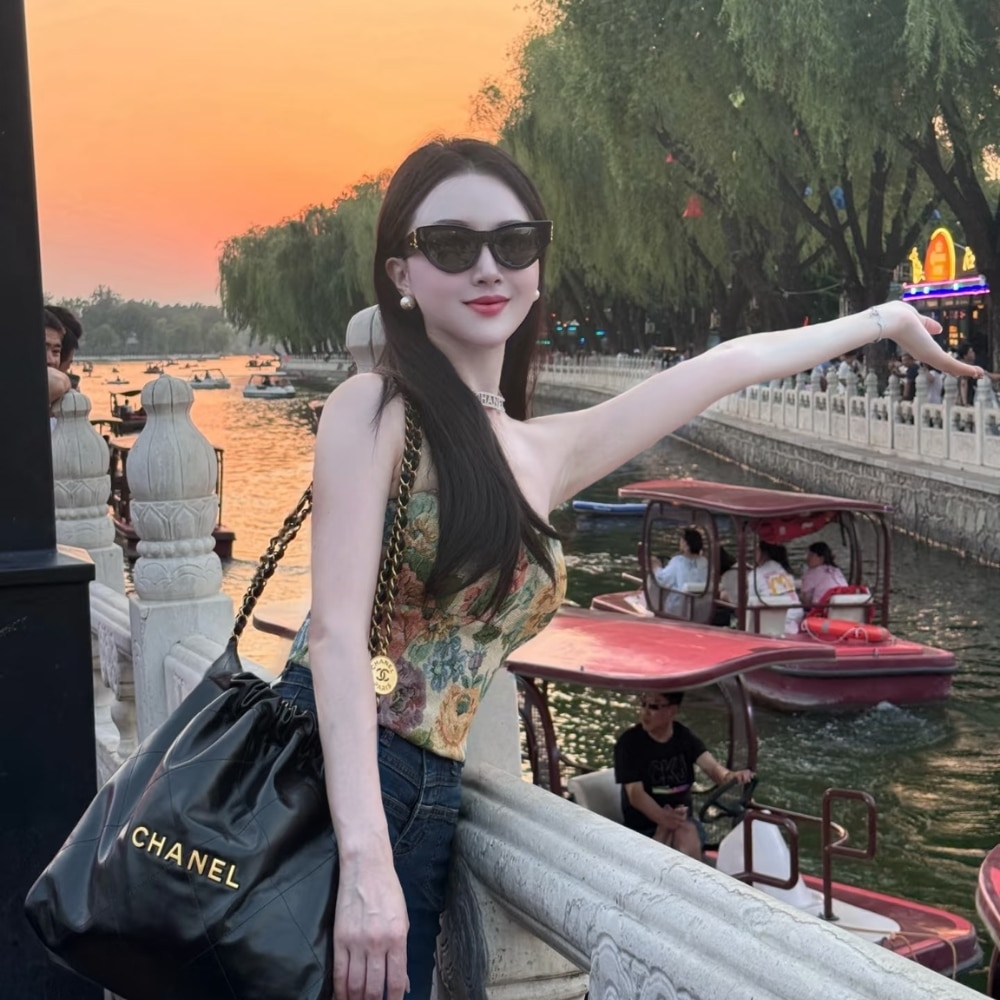 CHANEL HANDBAG SHINY BLACK 41CM - Image 4