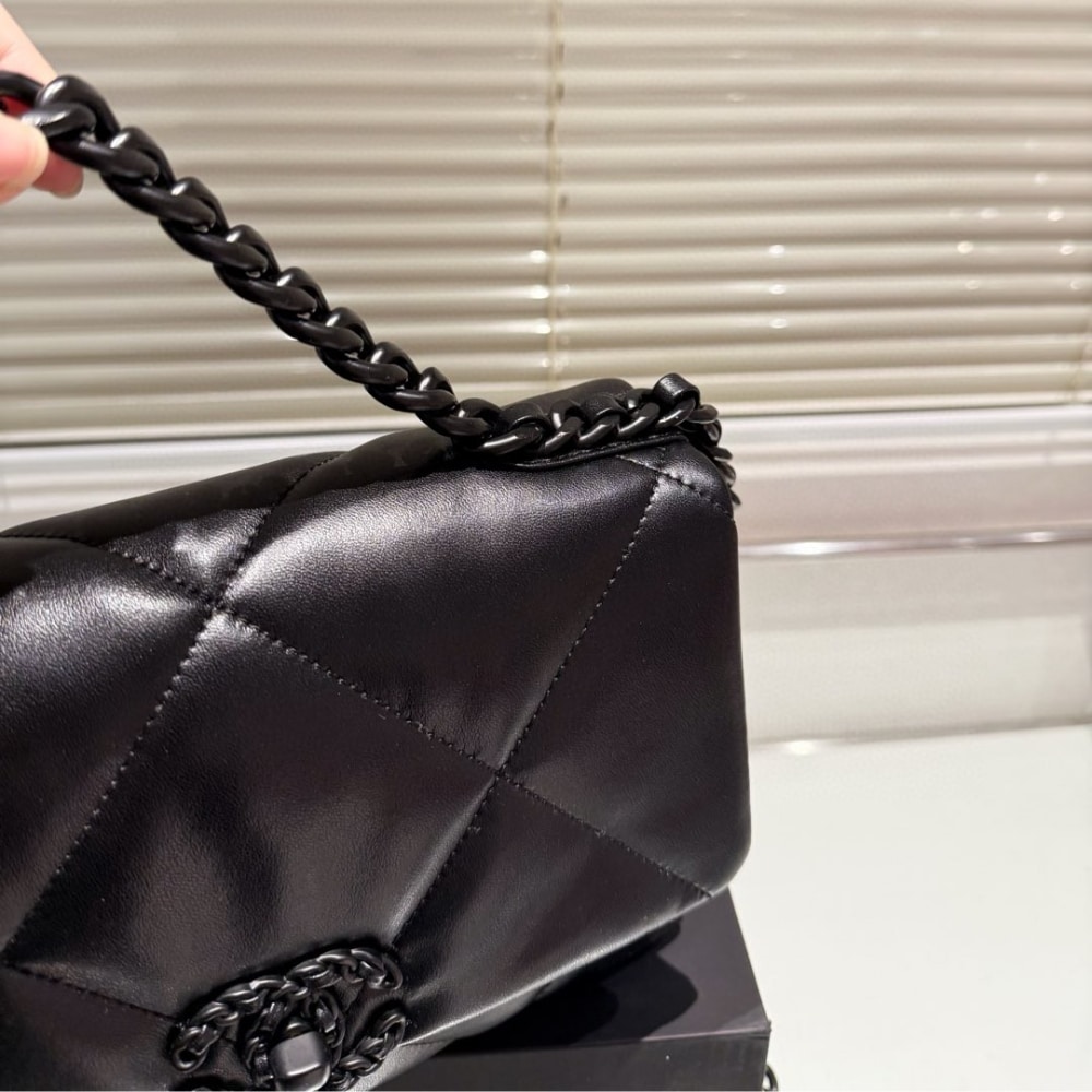 CHANEL CC FLAP BAG IN BLACK 26CM - Image 4