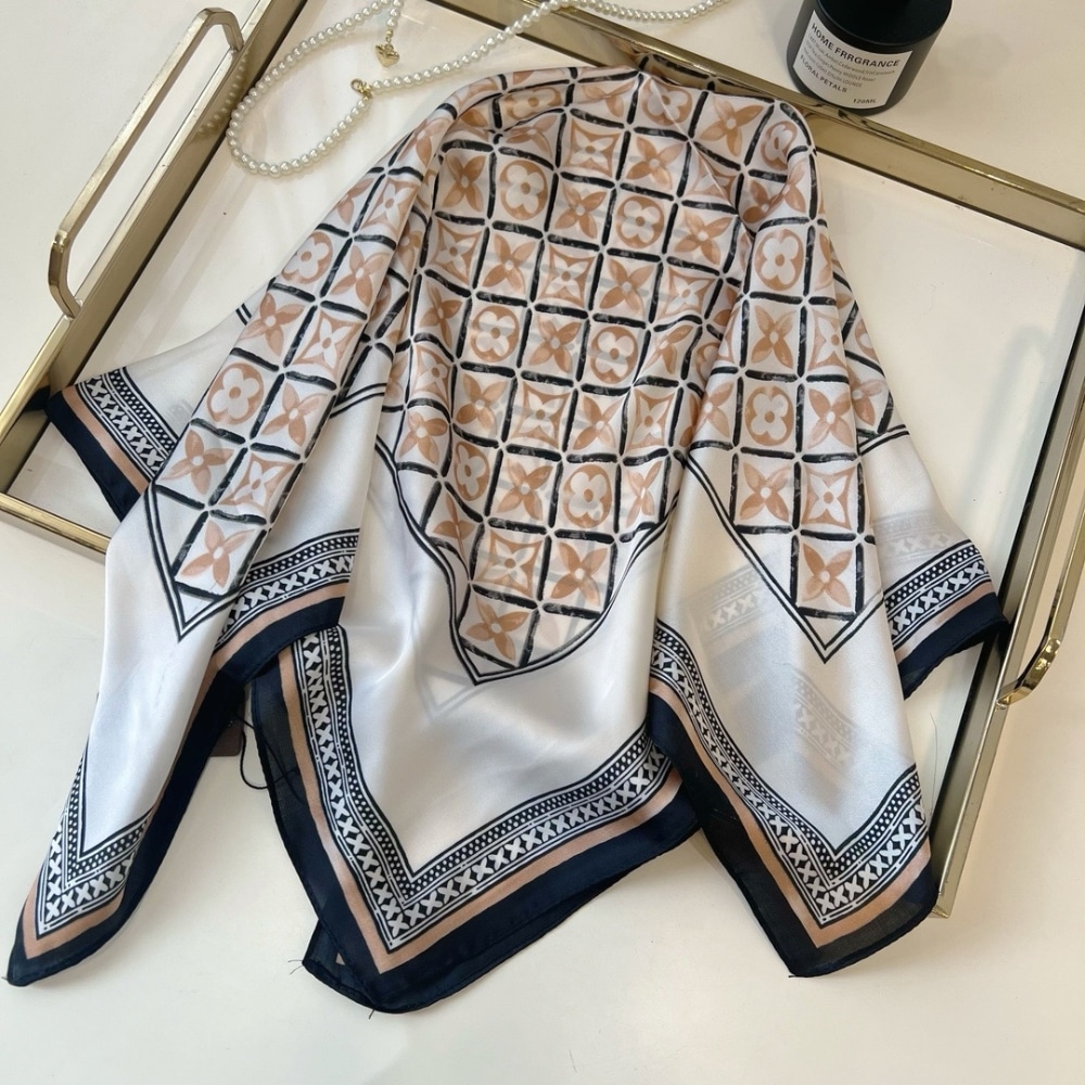 LOUIS VUITTON MONOGRAM FLOWER TILE IN BEIGE 70CM - Image 2