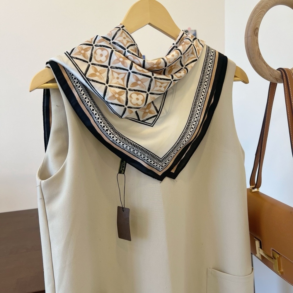 LOUIS VUITTON MONOGRAM FLOWER TILE IN BEIGE 70CM - Image 4